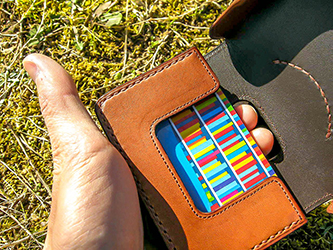 カードケース【Slider pocket】指の固定方法